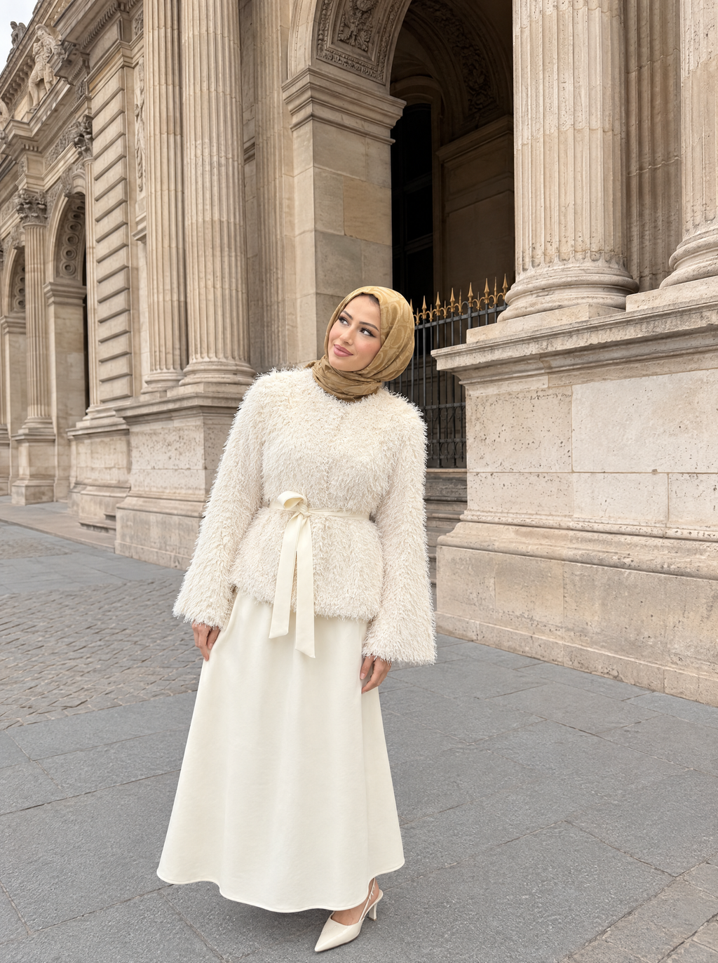 Lina Kürk Takım Krem – poz