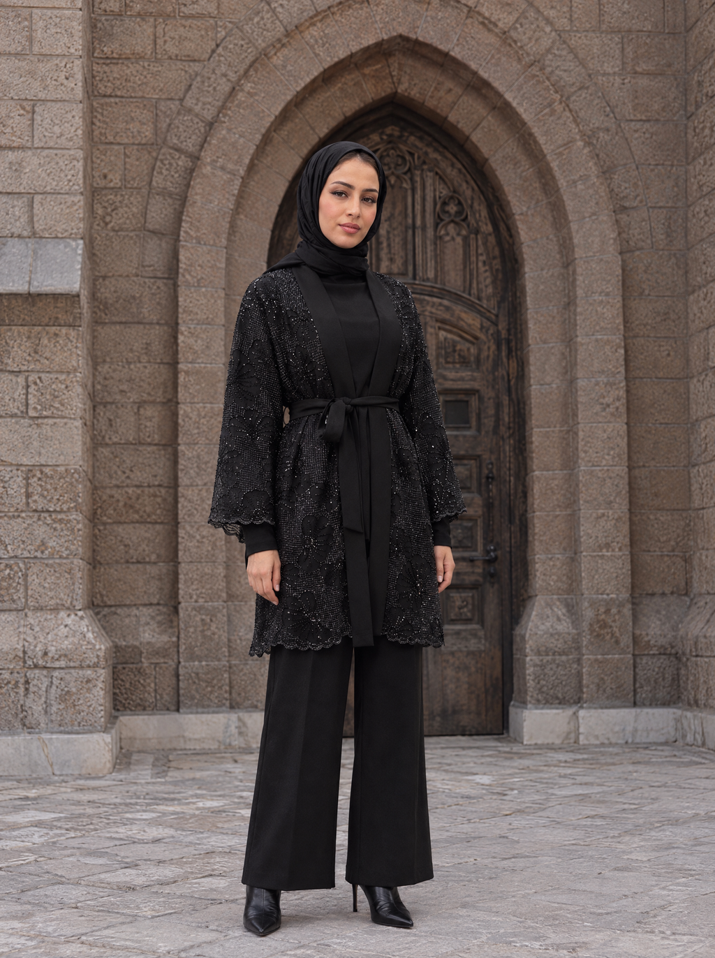 İşlemeli Tül Kimono Takım Siyah – boy görünüm, bol paça pantolon