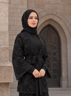 İşlemeli Tül Kimono Siyah – çiçek işleme ve pul detayı yakın görünüm