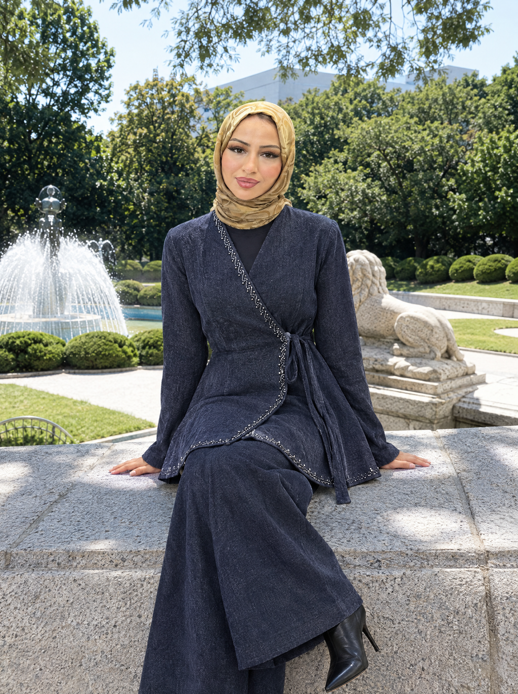 Boncuklu Kruvaze Takım Lacivert – peplum kesim ceket ve bol paça pantolon