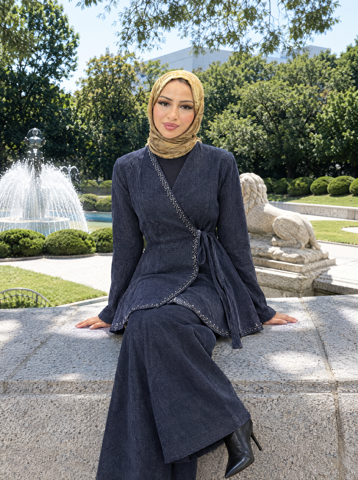 Boncuklu Kruvaze Takım Lacivert – peplum kesim ceket ve bol paça pantolon