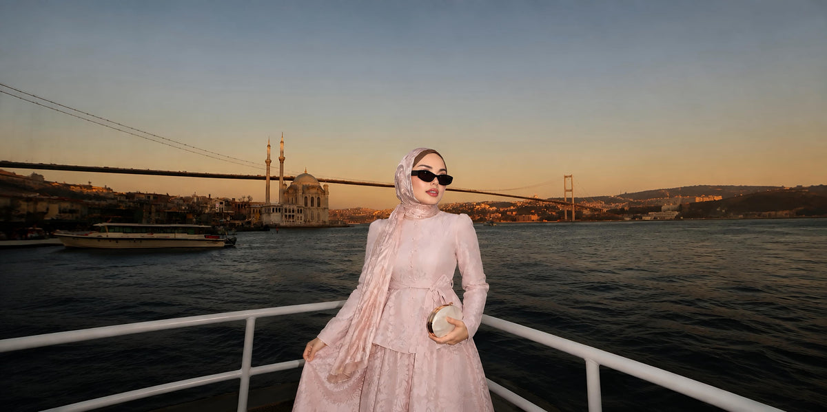 Mara Moda ana hero görseli HD - Boğaz manzaralı