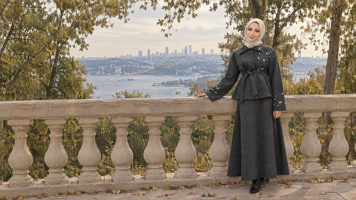 Mara Moda antrasit taşlı tesettür takım, Boğaz manzaralı sonbahar terası